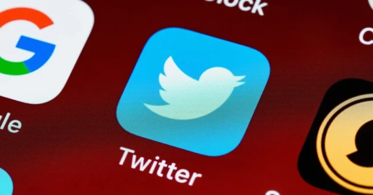 Capa do artigo: Após caso de abuso de privacidade, Twitter se desculpa com usuários