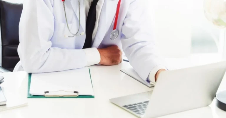 Capa do artigo: Hospital na França é alvo de ataque e cancela cirurgias